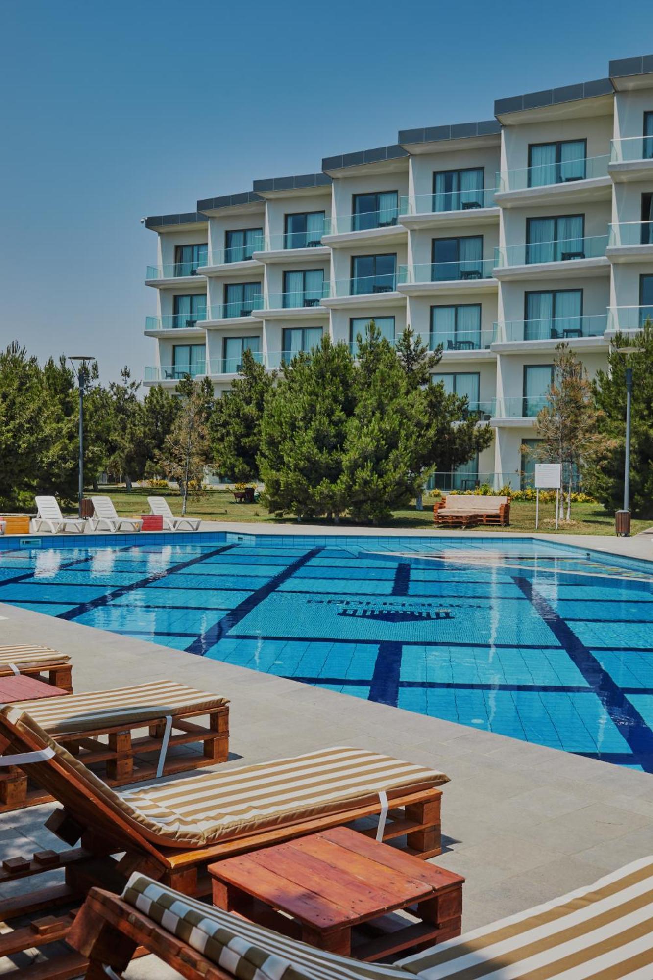 באקו Homebridge Hotel Apartments מראה חיצוני תמונה